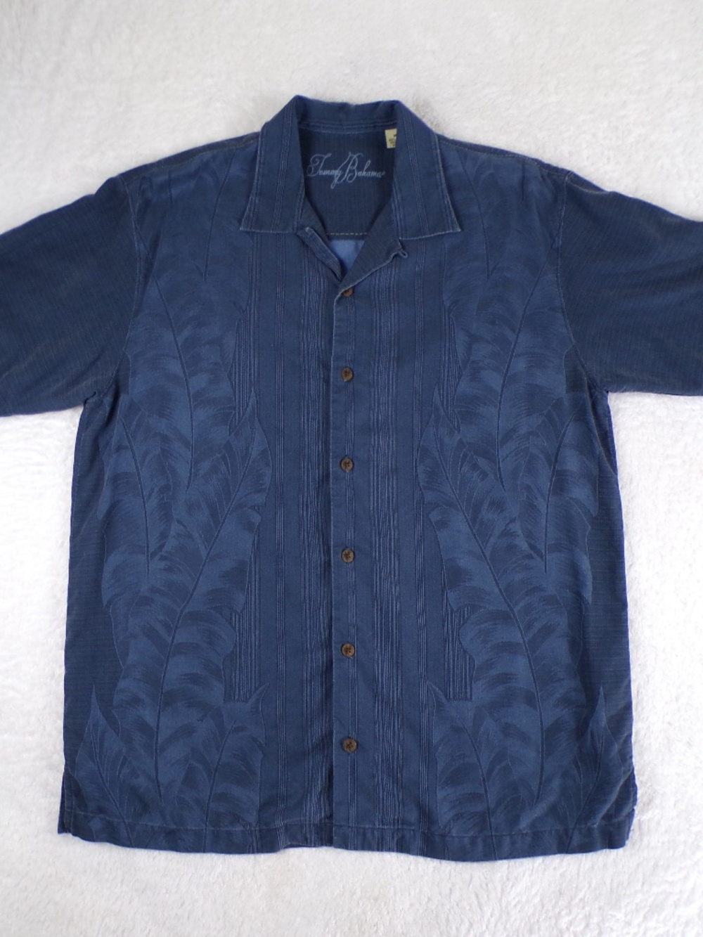 Tommy Bahama Men’s 100% Silk Hawaiian short sleeve button up shirt, Size M